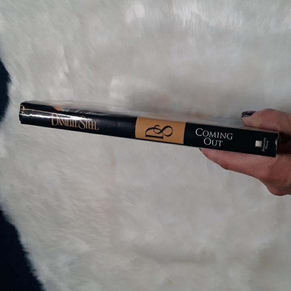 Danielle Steel's hardcover Coming Out Copyright 2006 - Picture 8 of 10